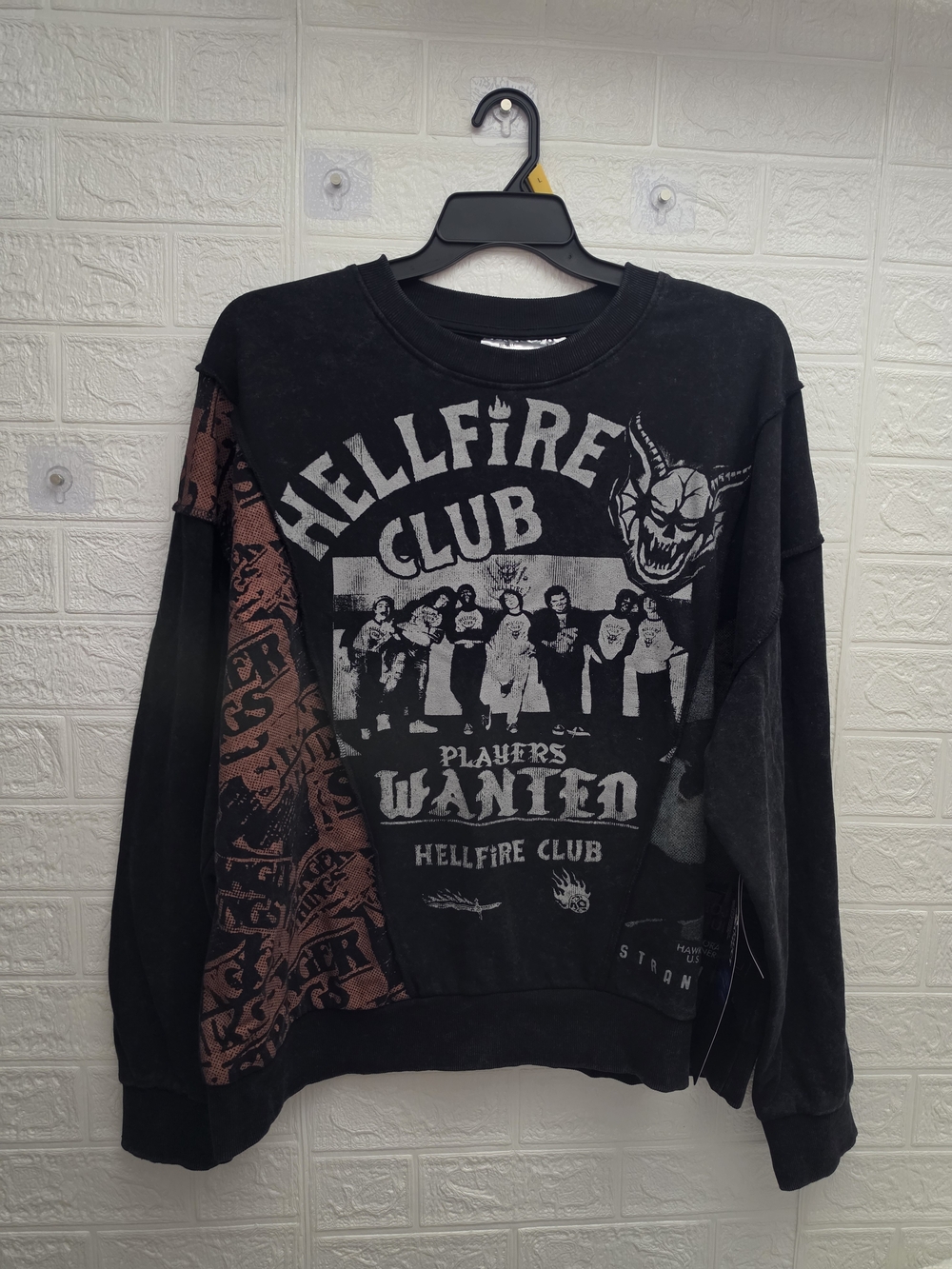 Nwt Men's Netflix Stranger Things Crewneck Sweatshirt, Size L